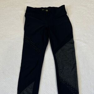 Xersion 7/8 multi-pattern leggings